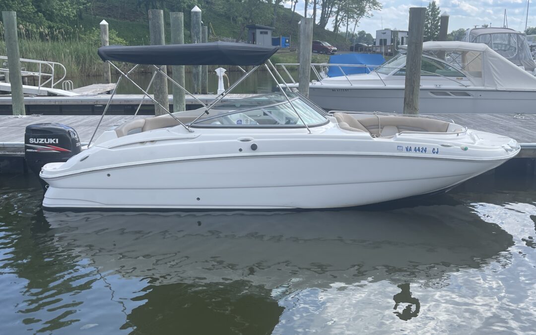24 Hurricane Sun Deck