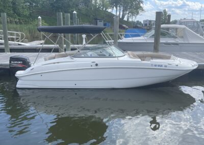 24 Hurricane Sun Deck